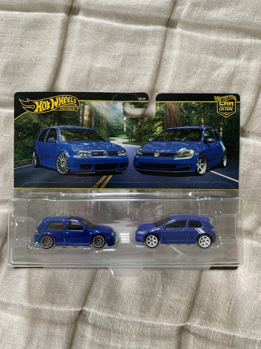 Hot Wheels Premium Set 2004 Volkswagen R32 & Volkswagen Golf MK7